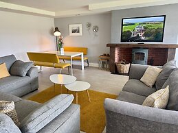Sleeps 10 - Hot tub - Pool Table - Play Park