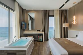 Shayna Beach Club