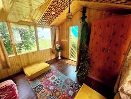 Manali Treehouse And Cafe