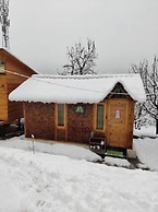Manali Treehouse And Cafe