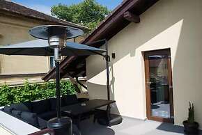 Kesletz House