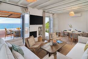 Villa Akroyiali Seafront Serenity Shared Pool