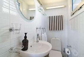 City Seafront Haven - 2 Bed Luxury Apartment