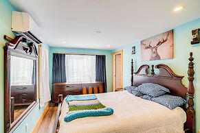 4 Mi to Dtwn Catskill: Mtn-view Home