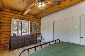 Covered Deck, Private Acreage: Log Cabin in Pine