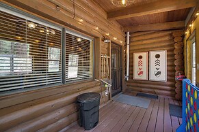 Covered Deck, Private Acreage: Log Cabin in Pine