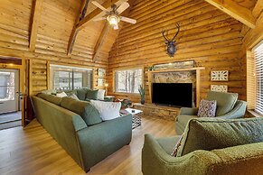 Covered Deck, Private Acreage: Log Cabin in Pine