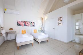 Ocean Whisper Villa in Sint Willibrordus