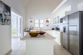 Ocean Whisper Villa in Sint Willibrordus
