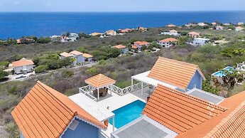 Ocean Whisper Villa in Sint Willibrordus