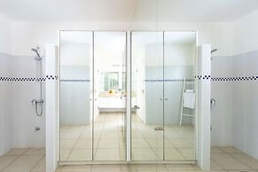 Ocean Whisper Villa in Sint Willibrordus