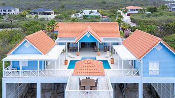Ocean Whisper Villa in Sint Willibrordus