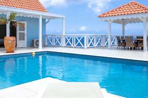 Ocean Whisper Villa in Sint Willibrordus