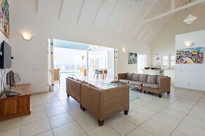 Ocean Whisper Villa in Sint Willibrordus