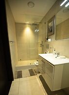 Signature Luxury Suites by Cozy