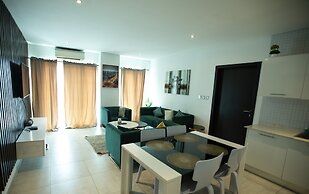 Signature Luxury Suites by Cozy
