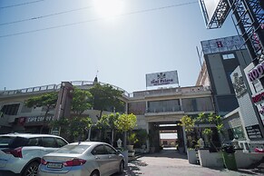 Rani Palace Hotel And Resort