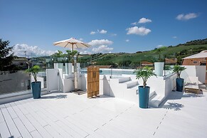 Pineto suites Ac pool and Beach