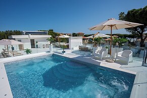 Pineto suites Ac pool and Beach
