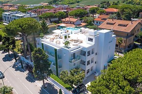Pineto suites Ac pool and Beach