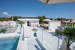 Pineto suites Ac pool and Beach