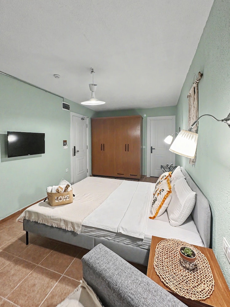 Hanole Macaron Guest House