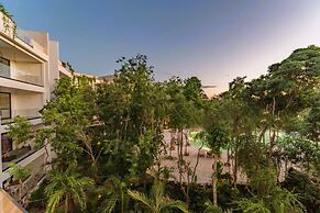 Anana Yaaxlum 105 S Oasis Pool and Jacuzzi