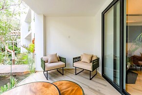 Anana Yaaxlum 105 S Oasis Pool and Jacuzzi