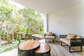 Anana Yaaxlum 105 S Oasis Pool and Jacuzzi