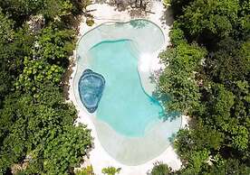 Anana Yaaxlum 105 S Oasis Pool and Jacuzzi