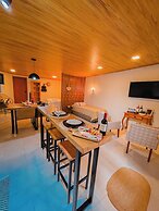 Shangri La Casas e Studios