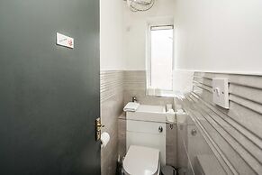 Spacious 3Br Flat With Balcony Near Tottenham Hale