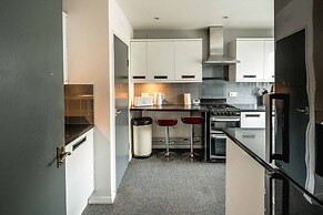 Spacious 3Br Flat With Balcony Near Tottenham Hale