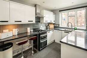 Spacious 3Br Flat With Balcony Near Tottenham Hale