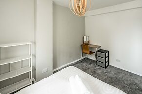 Spacious 3Br Flat With Balcony Near Tottenham Hale