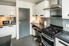 Spacious 3Br Flat With Balcony Near Tottenham Hale