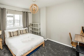 Spacious 3Br Flat With Balcony Near Tottenham Hale