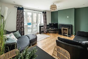 Spacious 3Br Flat With Balcony Near Tottenham Hale