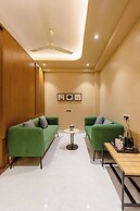 Saltstayz Premier - Sector 50 & Golf Course Ext Road