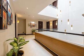 Saltstayz Premier - Sector 50 & Golf Course Ext Road