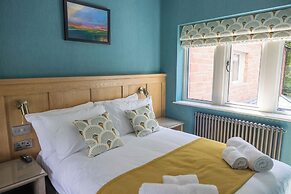 Redstones Hotel