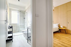 1-Bed apartment with balcony near subway