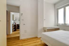 1-Bed apartment with balcony near subway
