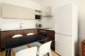 1-Bed apartment with balcony near subway