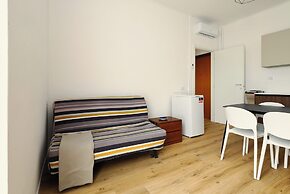 1-Bed apartment with balcony near subway