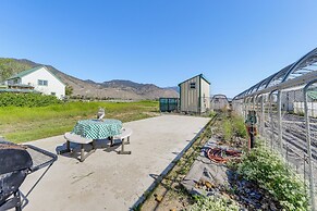 Sierra Nevada Mtn Views: Gardnerville Getaway