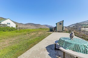 Sierra Nevada Mtn Views: Gardnerville Getaway