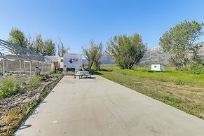 Sierra Nevada Mtn Views: Gardnerville Getaway