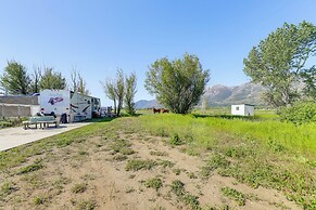 Sierra Nevada Mtn Views: Gardnerville Getaway