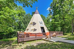 5 Mi to Mammoth Cave NP: Teepee Studio Escape